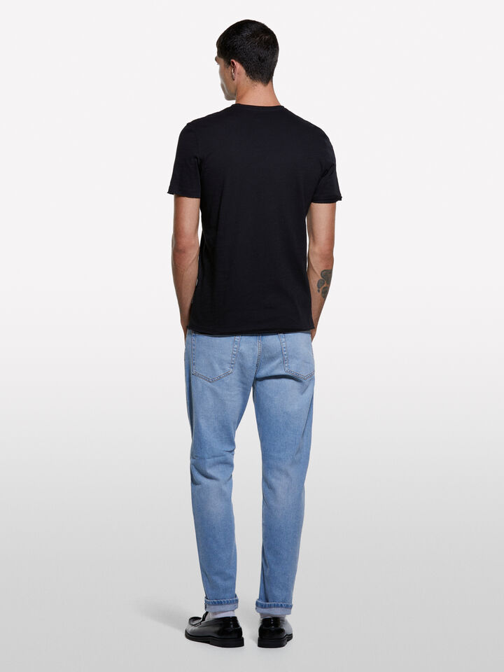 Schwarzes Slim-Fit-Kurzarm-T-Shirt - kurzärmeliges t-shirt für herren - Schwarz | Sisley image number 2